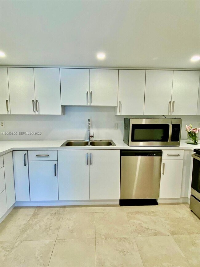 Building Photo - 6544 SW 114th Pl