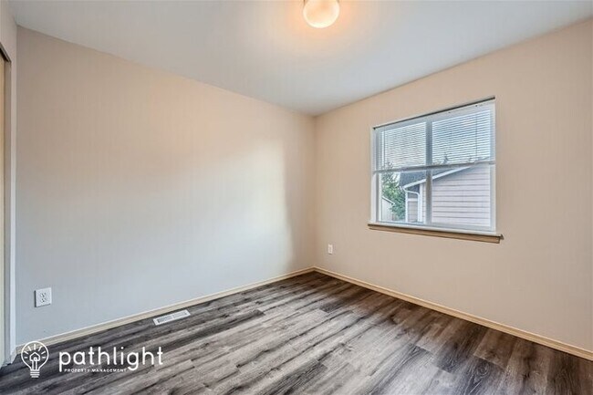 Building Photo - 7122 277th Place Northwest