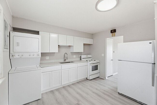 Building Photo - 14921 Myola Ave