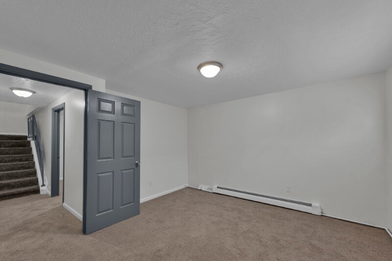 Building Photo - 6011 Stover Ave