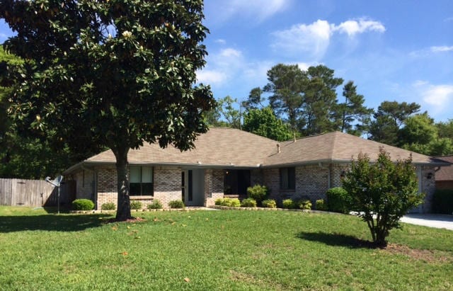 Building Photo - 213 Hillside Dr