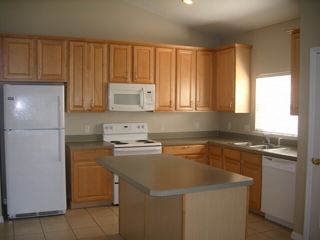 Building Photo - 768 Hacienda Cir