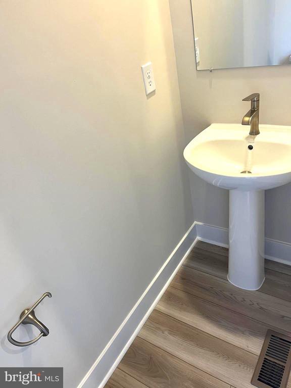 Building Photo - 7616 Johnnycake Rd