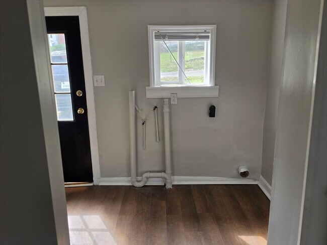 Building Photo - 2 Bedroom 1 Bath House in Southwest Roanoke
