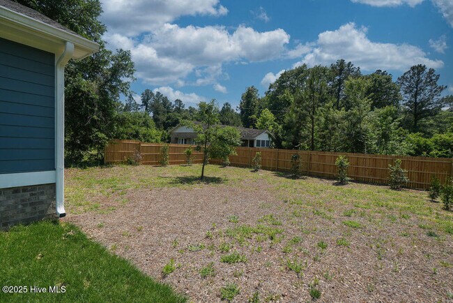 Building Photo - 476 Yadkin Rd