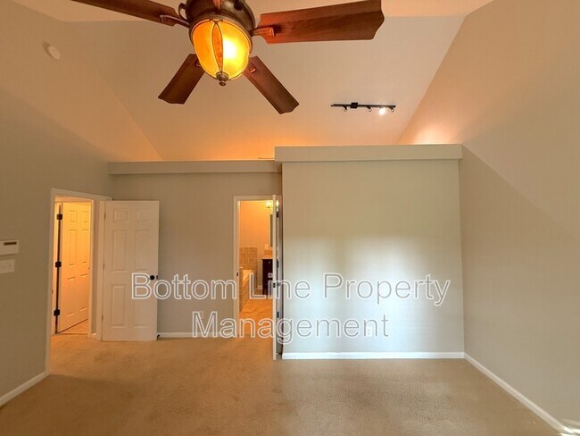 Building Photo - 2321 Heathershire Ln
