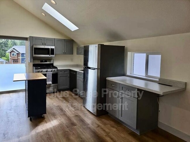 Building Photo - 411 Eddy Ct