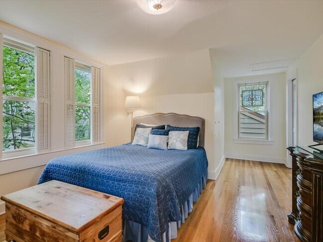 Building Photo - Charming 4 beds 4 baths in Austin!