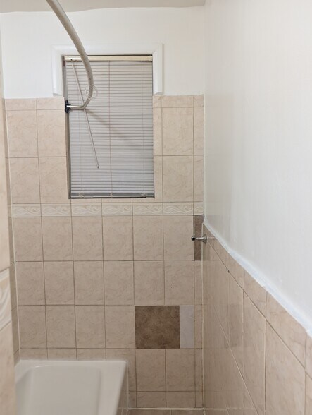 Building Photo - 612 Newton Pl NW