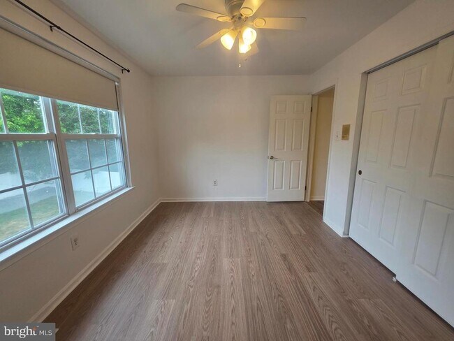 Building Photo - 138 Persimmon St