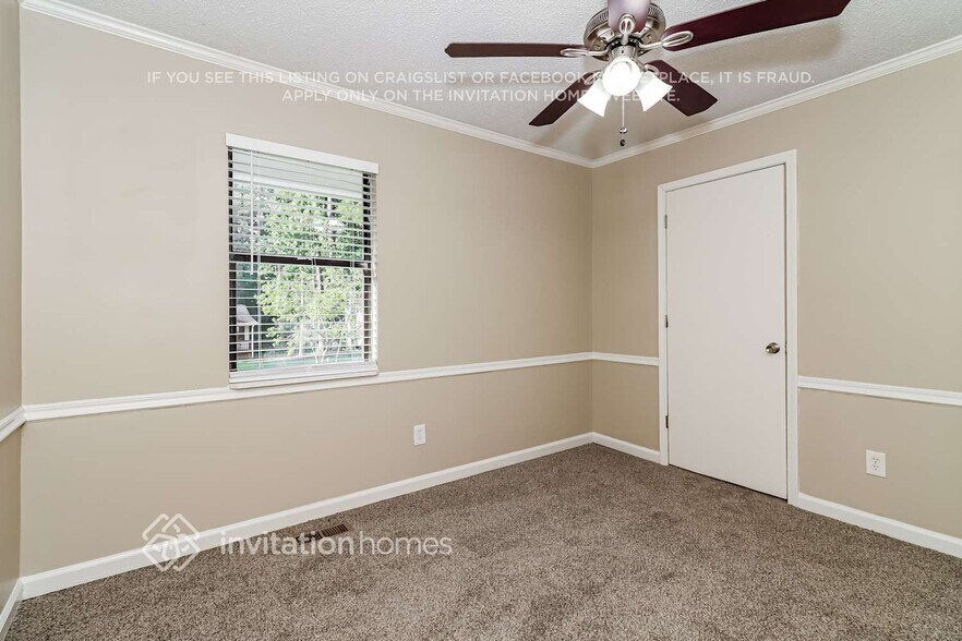 Building Photo - 333 Mona Pl