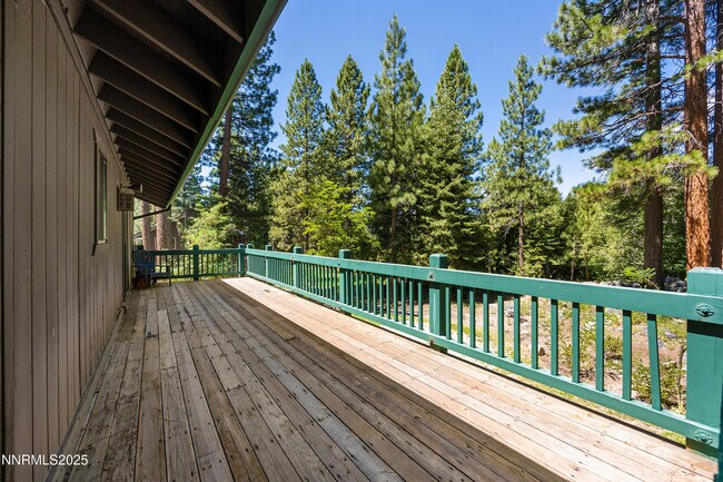 Building Photo - 445 Country Club Dr