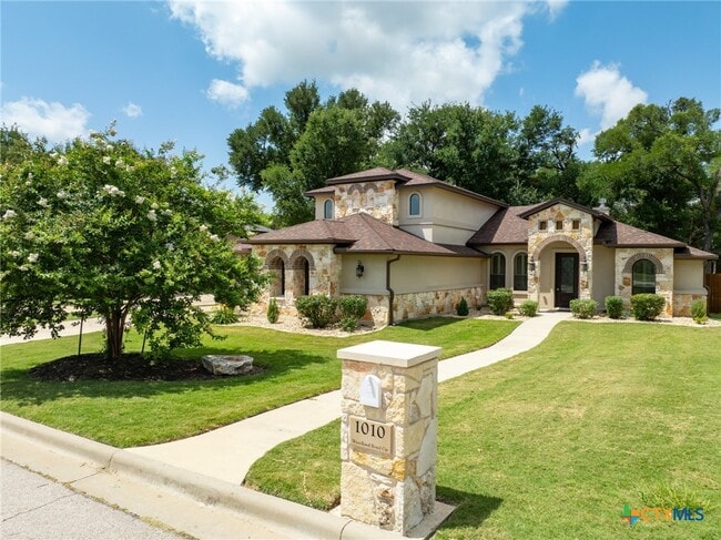 Building Photo - 1010 Woodland Bend Cir