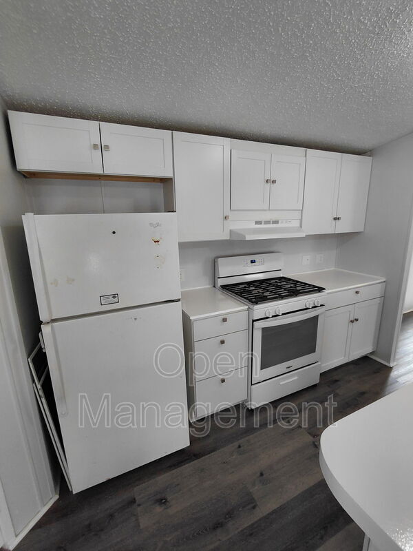 Building Photo - 301 Mantle Ave