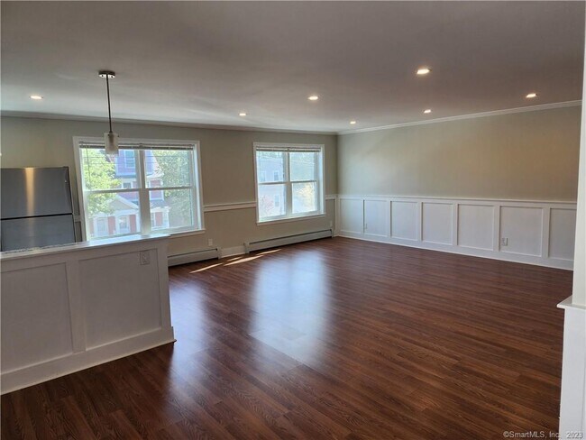 Building Photo - 120 Downing St