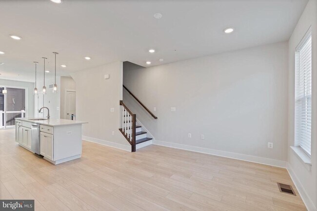 Building Photo - 2709 Light St