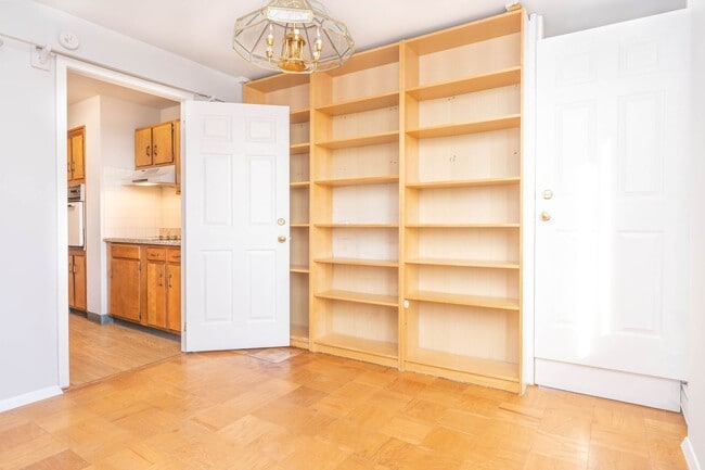 Building Photo - 1 Bed 1 Bath Condo in Barcroft Hills