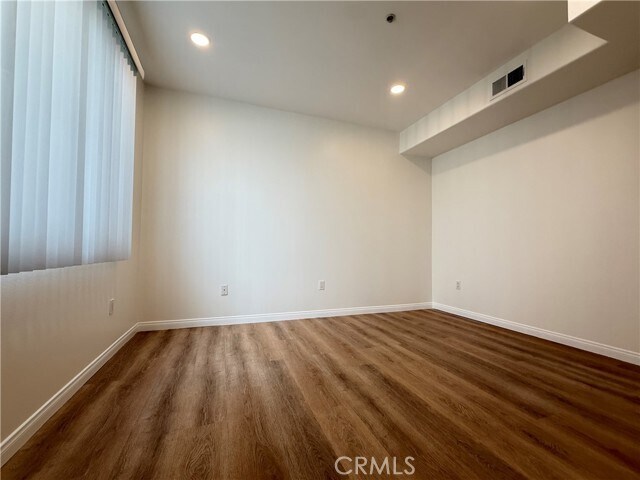 Building Photo - 300 E Providencia Ave