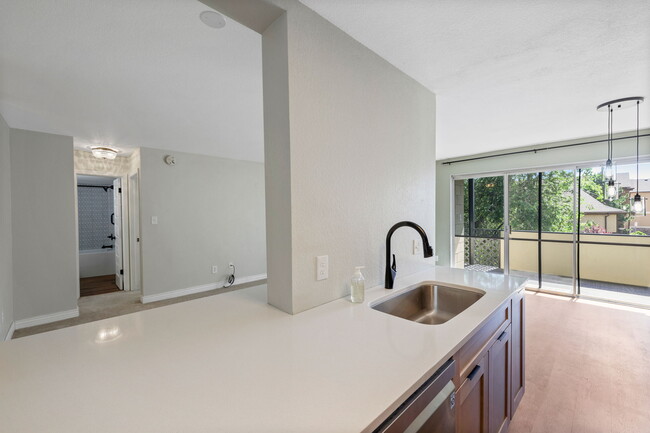 Building Photo - 777 Saturn Dr
