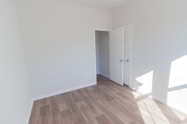 Building Photo - 1375 Speedway St