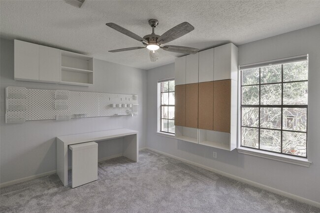 Building Photo - 4527 Natural Bridge Dr