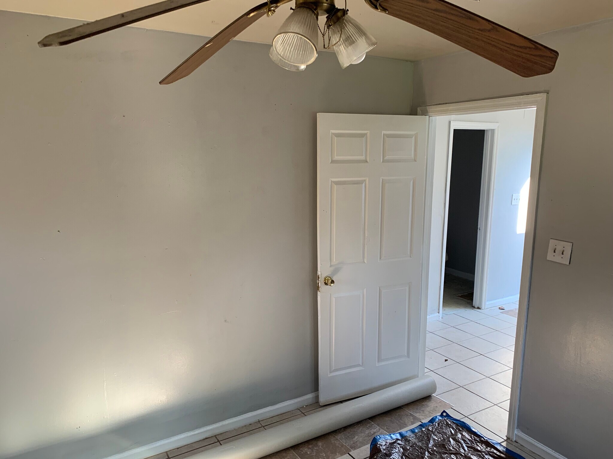 Unit 115 bedroom - 125 E Frontage Rd