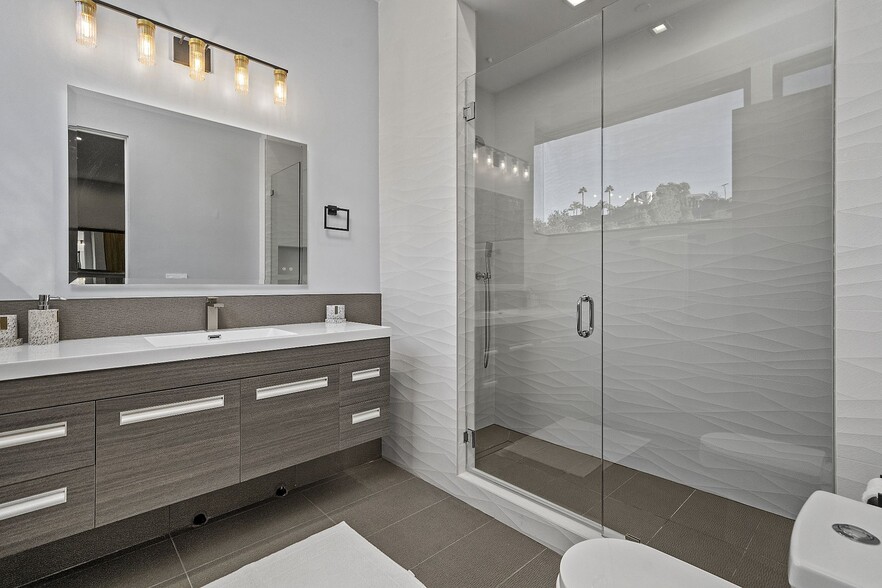 Building Photo - 3712 Broadlawn Dr