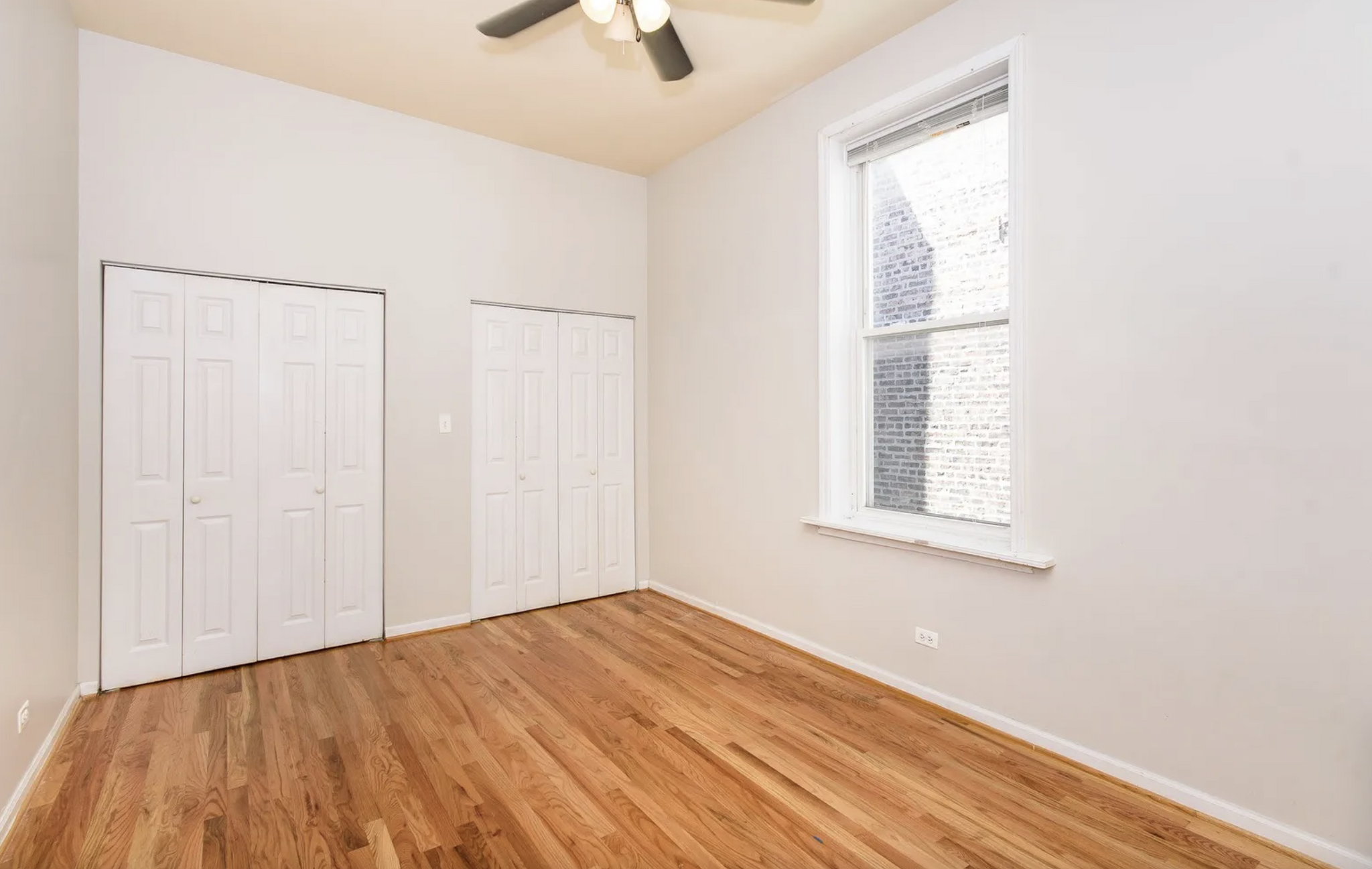 Building Photo - 835 N Damen Ave