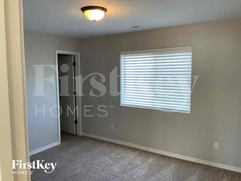 Building Photo - 3644 Saguaro Cir