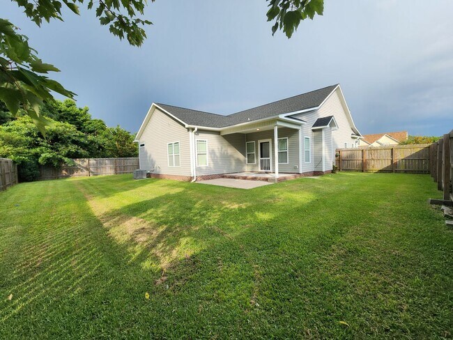 Building Photo - 3 Bedroom home with an upstair bonus room ...