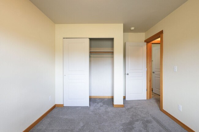 Building Photo - Refined Townhome with Gorgeous Landscaping...