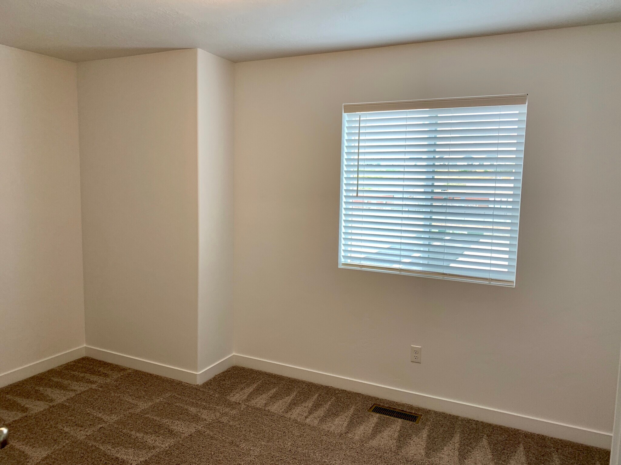 Building Photo - 1264 W Cinch Way