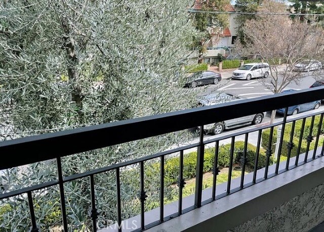 Building Photo - 5401 Zelzah Ave