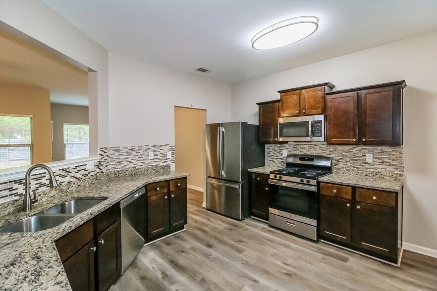 Building Photo - 3482 Sandstone Trail SE