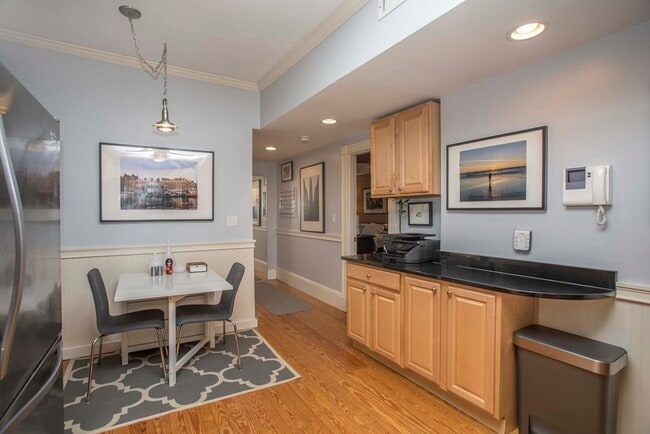 Building Photo - 633 Dorchester Ave