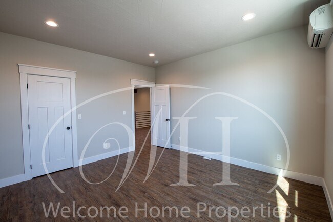 Building Photo - Garrison Duplex