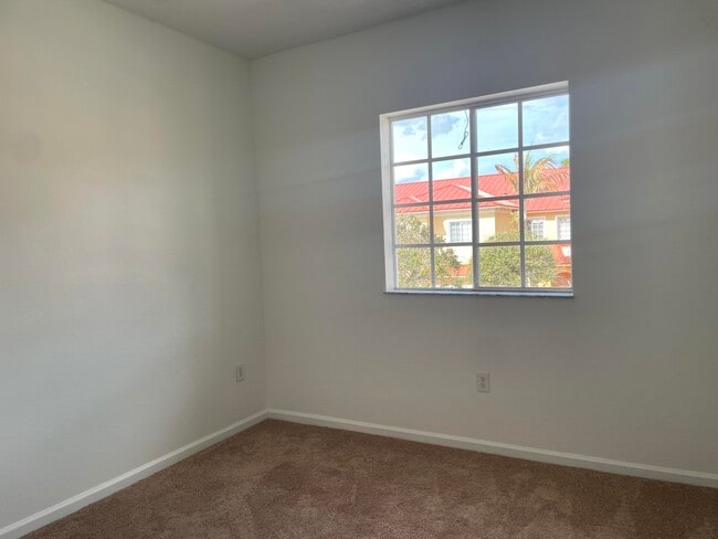 Building Photo - 5008 SE Mariner Garden Cir