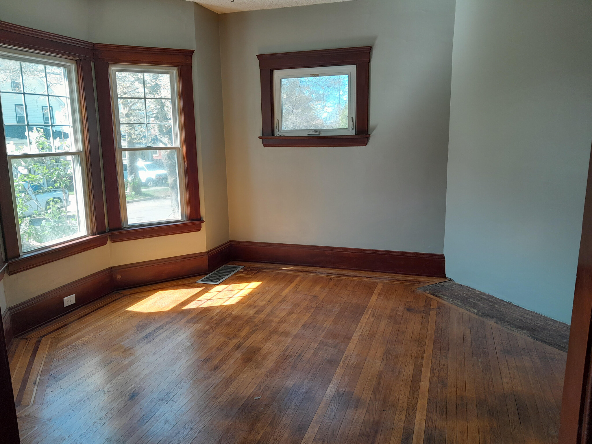 Living Rm - 1377 W 61st St