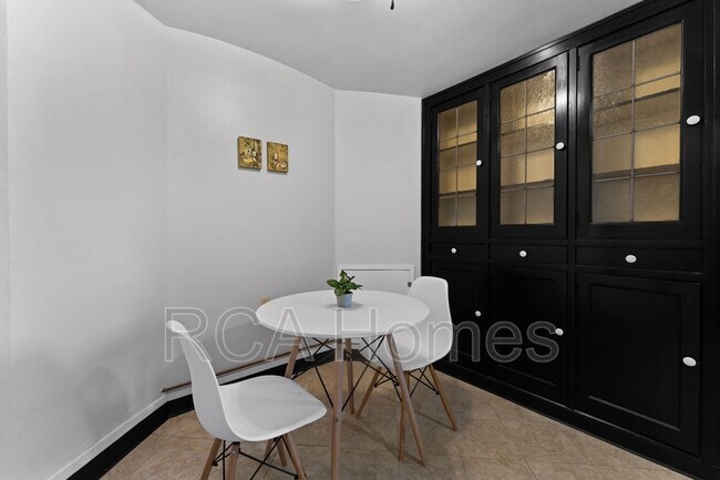 Building Photo - 37 West St Clair Street