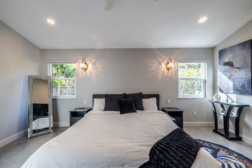 Building Photo - 9330 Seagrape Dr