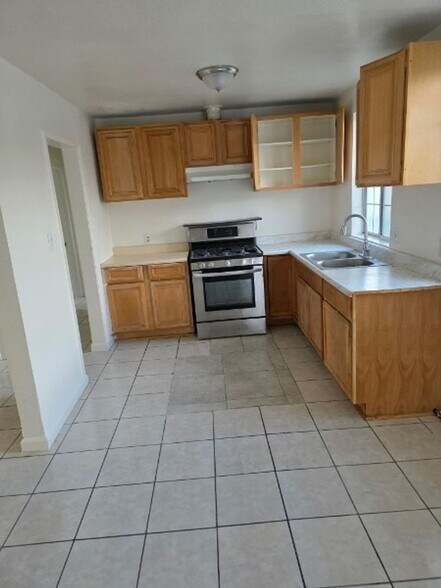 Building Photo - 16594 Orange Way