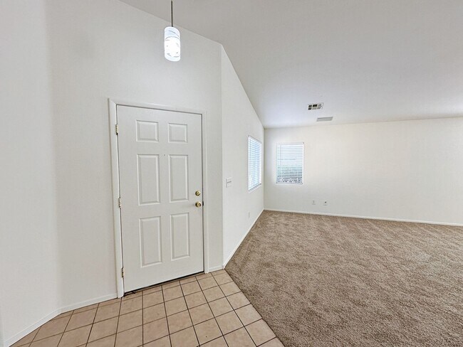 Building Photo - SINGLE STORY HOME WITH CASITA IN GATED COMMUNITY