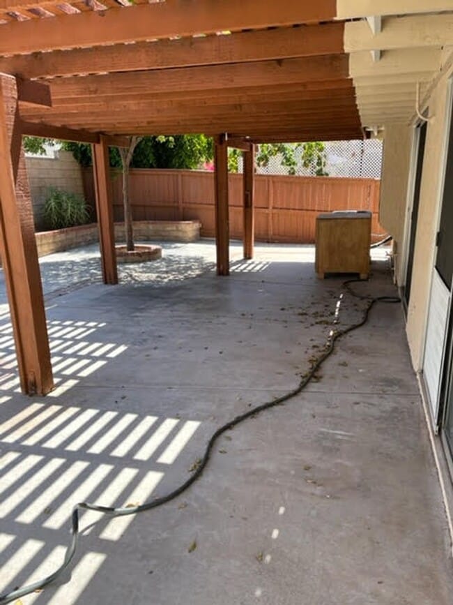 Building Photo - 3527 4 Seasons Rd
