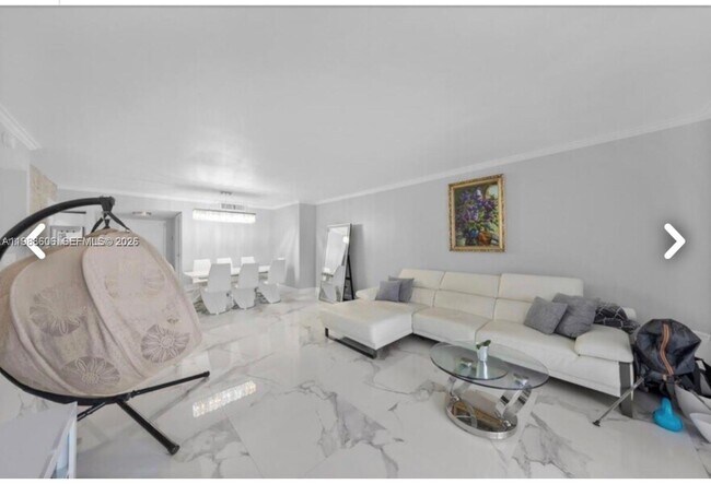 Building Photo - 2500 Parkview Dr