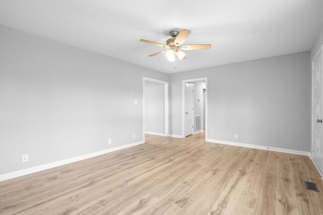 Building Photo - Renovated 3 Bedroom Pet Friendly Home For Rent!