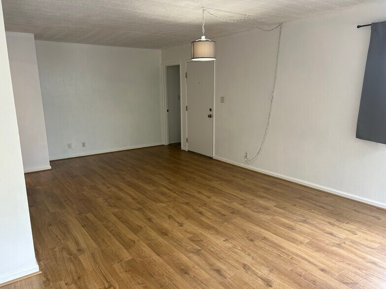 Building Photo - 313 Lakeview Rd