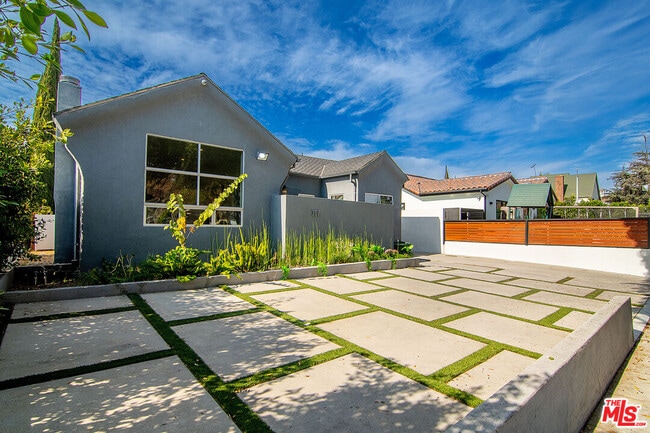 Building Photo - 307 S Citrus Ave