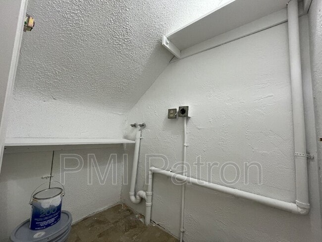 Building Photo - 1719 Van Horne Ln