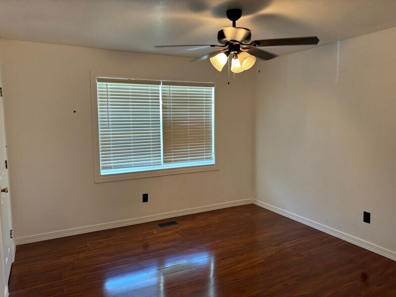 Building Photo - 1600 Fawn Vista Dr N