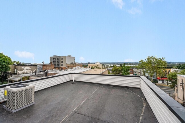 Building Photo - 125 Collard St